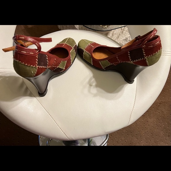 Size 6B Vince Camuto Brown ,rust & green suede Wedge Heel Shoes Sandal - Picture 4 of 8
